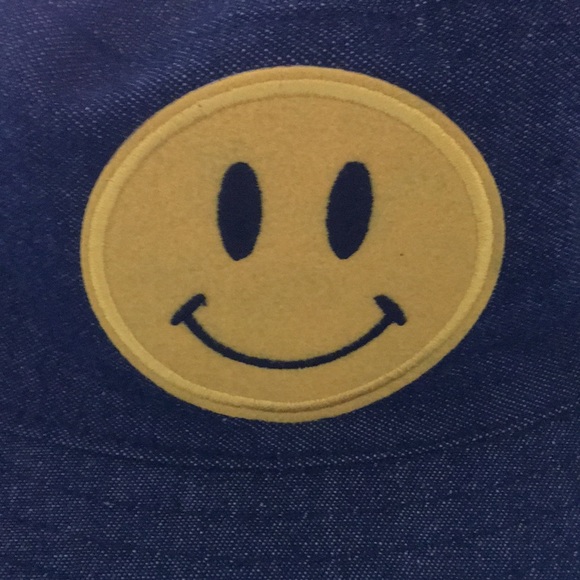 ❤️NEW!!!❤️ Emoji bucket hat. - Picture 2 of 8